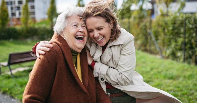 « Vivre dans l’ici et le maintenant » : comment construire une autre relation avec un proche atteint d’Alzheimer