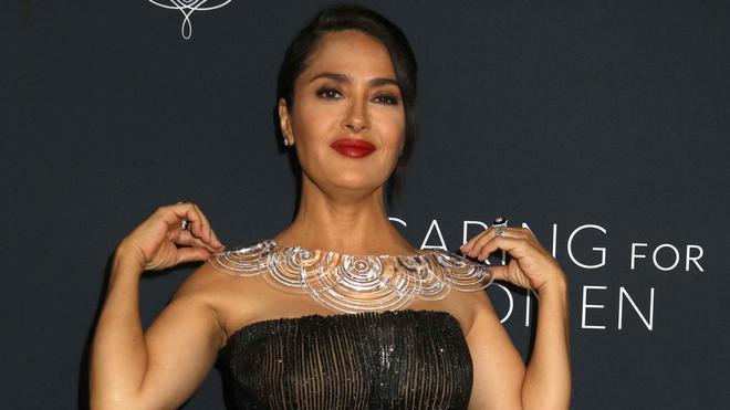 Gros moment de tension entre Salma Hayek et Nicole Kidman à la Fashion Week de Paris : "Ne me touche pas…"