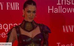 GALA VIDEO – Iris Mittenaere en cuir marron, Flora Coquerel en latex rouge… Les Miss France plus séduisantes que jamais pour fêter Halloween