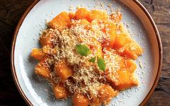 Crumble salé de courge et parmesan : l’astuce qui donne un croquant irrésistible à cette recette de saison