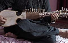 «La musique ne disparaît jamais» : Un instrument à cordes afghan interdit par les Talibans, désormais classé à l’Unesco