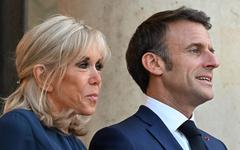 Alerte ! Emmanuel et Brigitte Macron surpris en plein moment intime…