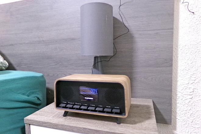 Je teste l’enceinte réveil bluetooth Thomson RT850BT, quand le vintage rencontre la modernité