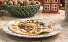 PIZZETTE FROMAGE À RACLETTE, CHAMPIGNONS ET ŒUF MINUTE de Cyril Lignac dans Tous en Cuisine