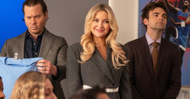 Kate Hudson dévoile les premières images officielles de la nouvelle série comique Netflix, Running Point