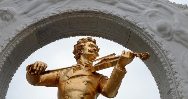 Deux siècles après sa naissance, le roi de la valse Johann Strauss II donne toujours le la