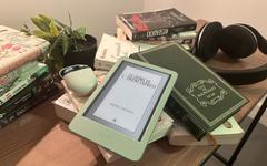 Liseuses, livres audio, BookTok : comment lisent les “jeunes” ?