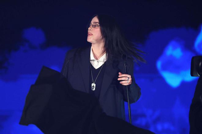 « Je me battrai toujours pour vous » : à l’Accor Arena de Paris, Billie Eilish en communion avec son public