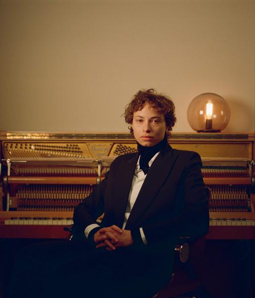 Uèle Lamore, la cheffe d’orchestre devenue touche-à-tout de la musique indé