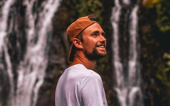 L’influenceur voyage Bruno Maltor s’est fait «voler et cloner» sa voix par une IA maniée par un autre vidéaste
