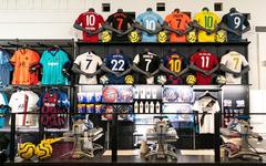 Où acheter des maillots, shorts et chaussures de football à Miami ?