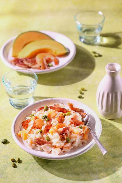 Risotto au melon, crevettes et jambon croustillant
