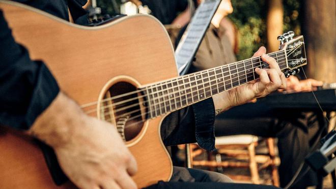 Gibson, Ibanez, Fender… Quelle marque de guitare choisir quand on débute ?