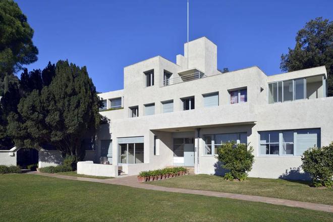 Hugo Lucchino prend les rênes de la Villa Noailles et confirme le Festival de Hyères 2025