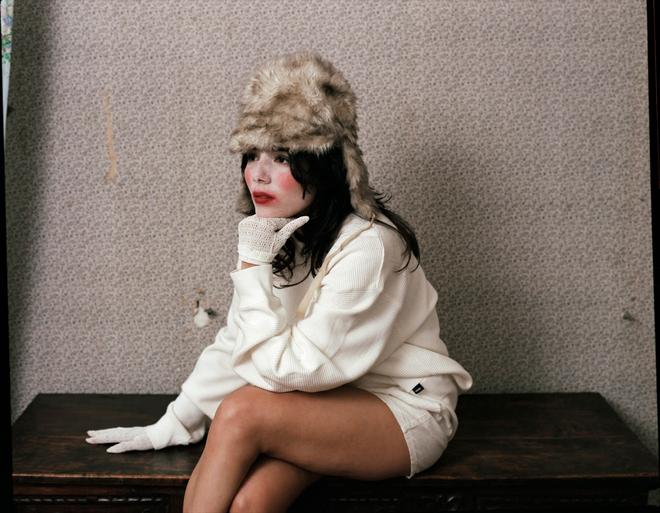 Marguerite Thiam en clown blessé dans son nouvel EP "Pierrot"