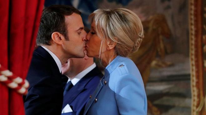 Brigitte et Emmanuel Macron surpris en plein câlin : une rare photo dévoilée