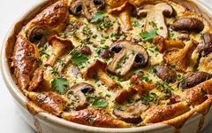 « Légèreté et saveurs au menu » : découvrez mon clafoutis salé aux champignons et herbes fraîches simplissime !