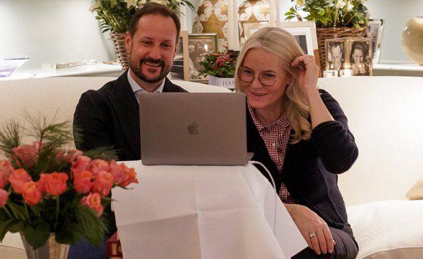 The Crown Prince and Crown Princess of Norway met with a retired couple
