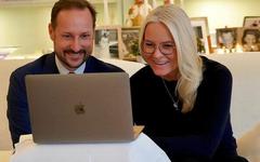 Haakon and Mette-Marit made video calls to three persons with mental illness