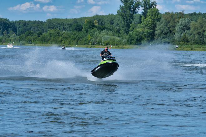 Confinement : Son périple en jet-ski pour rejoindre sa fiancée lui a coûté très cher !