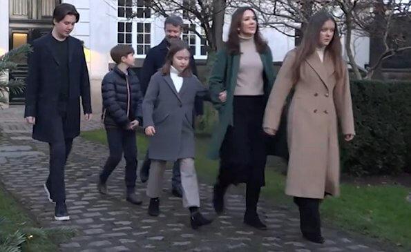 Danish Crown Prince family sent a Christmas greeting on the 4th Sunday of Advent