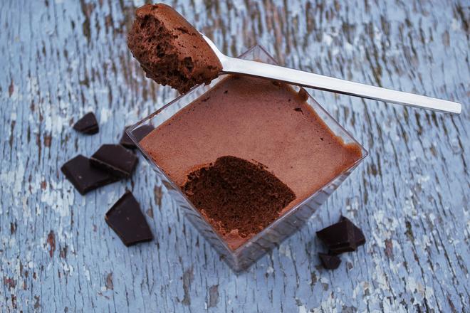 Magnifique Mousse au chocolat : Le chef de l’Élysée révèle sa célèbre recette dont Emmanuel Macron est fan !