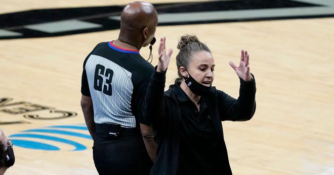 LevelMagazine – FR – NBA: Becky Hammon « remplace » Popovich et entre dans l’histoire