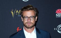 Simon Baker (The Mentalist) richissime, le montant impressionnant de sa fortune dévoilé