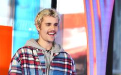 Justin Bieber métamorphosé dans le clip de Anyone, il enfile les gants de boxe