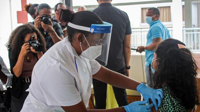 Les Seychelles, premier pays d'Afrique à lancer la vaccination contre le Covid-19