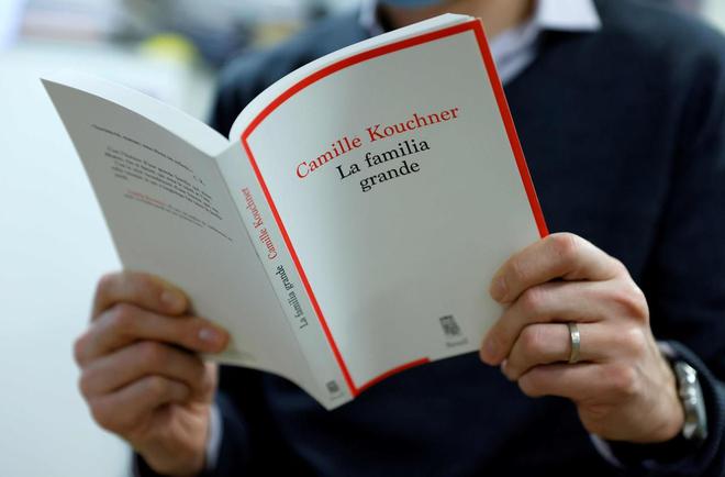 «La Familia grande» : le livre de Camille Kouchner sur l’inceste affole les ventes