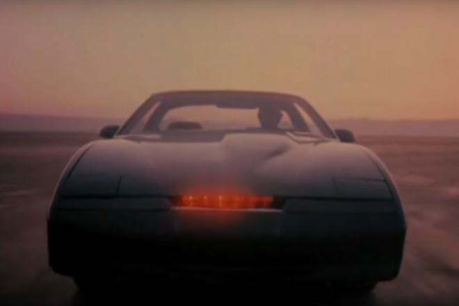 "K 2000" : David Hasselhoff met aux enchères KITT, la célèbre voiture de la série