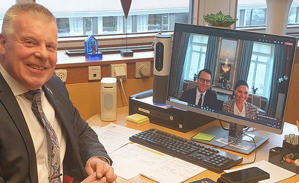 Crown Princess Victoria and Prince Daniel made a video call with Hans-Göran