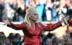 Investiture de Joe Biden : quand Lady Gaga chantait l'hymne américain au Super Bowl