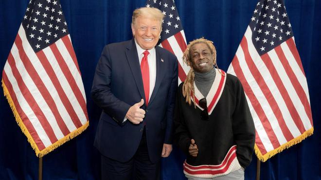Il risquait jusqu’à 10 ans de prison : le rappeur Lil Wayne gracié par Donald Trump