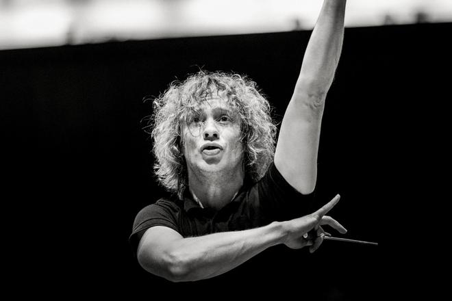 Mise en miroir de Sibelius et Tchaïkovski par Santtu-Matias Rouvali