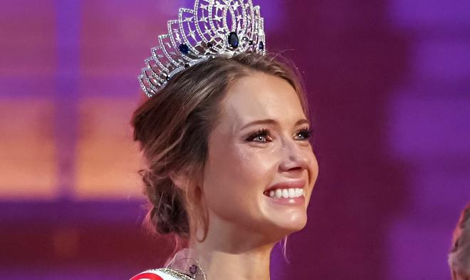 Amandine Petit (Miss France 2021) agacée par les questions sur son couple : « Ça me vénère de ouf ! »