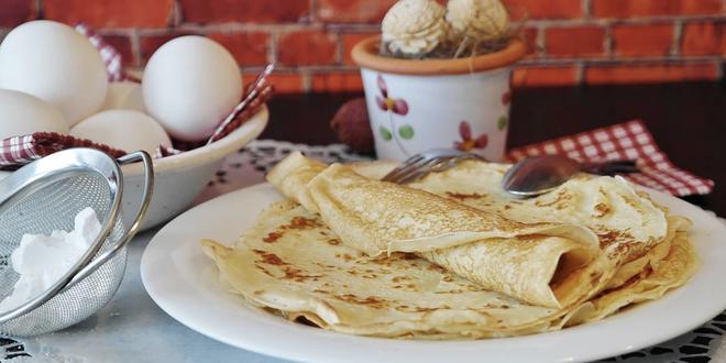 Le Top 5 des meilleures recettes de crêpes pour fêter la Chandeleur ! Découvrez aussi une recette végan !