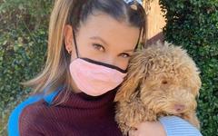 Millie Bobby Brown très élégante avec un béret sur Instagram !