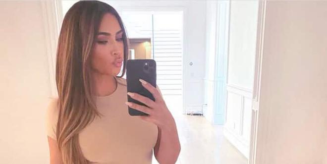 Kim Kardashian torride dans de la lingerie en soie sur Instagram !
