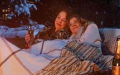 Firefly Lane sur Netflix : Un drame prévisible mais réconfortant avec Katherine Heigl et Sarah Chalke, notre verdict