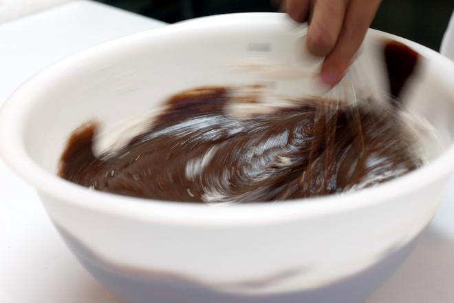 L'astuce de Cyril Lignac pour réaliser une charlotte au chocolat