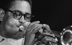 Dizzy Gillespie - L'extraordinaire trompettiste de jazz devenu une légende