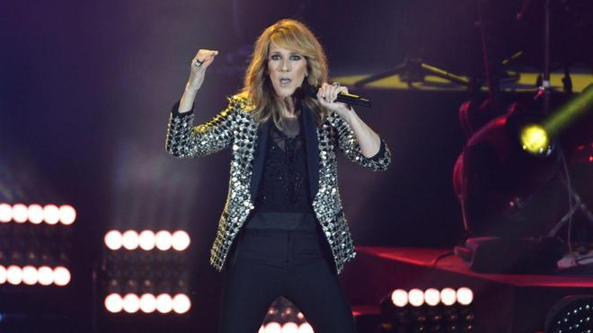 Céline Dion annonce le report de sa tournée de concert à l’année 2022