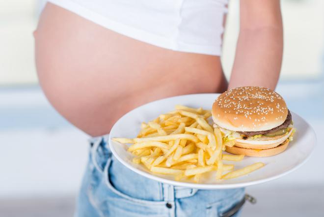 Mal manger pendant la grossesse : un risque d’obésité pour l’enfant
