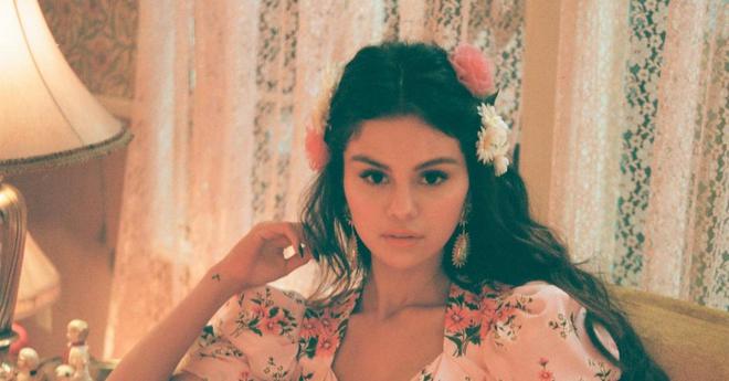 Selena Gomez dévoile la tracklist de son prochain EP REVELACIÓN et il y a des surprises
