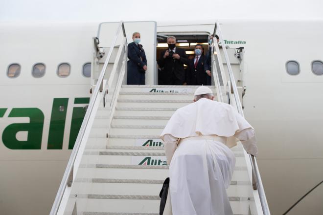 Avant de s’envoler pour Bagdad, le pape rencontre des réfugiés irakiens