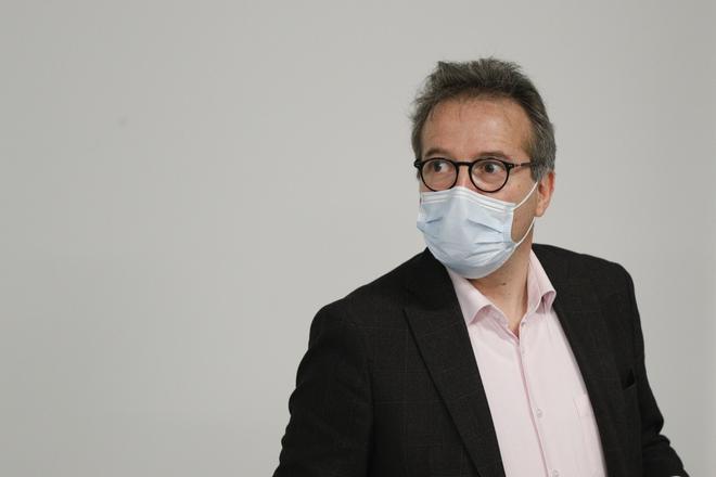 Coronavirus : "On ne vaccine pas pour faire plaisir au gouvernement", soutient Martin Hirsch