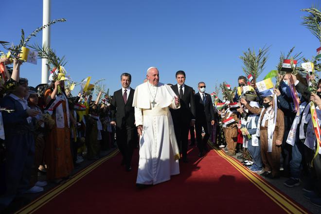 Le pape accueilli par une délégation enthousiaste au Kurdistan irakien