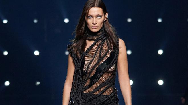Givenchy à la Fashion Week de Paris automne-hiver 2021-2022 : comment s'habilleront les digital natives après la pandémie ?